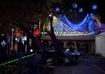 Mozart’s Free Holiday Light Show on Lake Austin