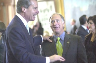 Sen. Kirk Watson (right) chatting with Lt. Gov. David Dewhurst in the 2007 session
