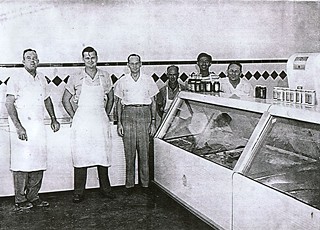 (l-r) Garnett Lenz, J.D. Spence, O.T. McCullough, Shorty, Benny, and John Starr at the market on 19th, circa 1950