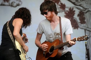 Will Sheff (r) and Lauren Gurgiolo