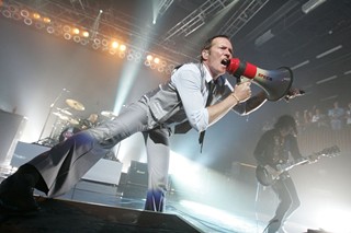 Scott Weiland leading the Stone Temple Pilots at the Austin Music Hall in 2010