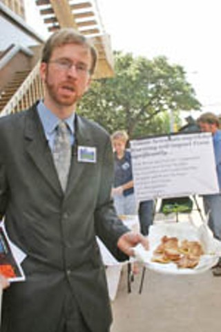 Luke Metzger of Environment Texas serves up French 
toast to people entering and leaving the Federal Building 
Downtown to illustrate that Texas is in the frying pan 
when it comes to global warming. A recent report claims 
that Texas will suffer dire effects if global warming 
continues.
