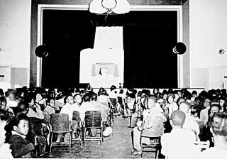Students in 1947 at the City Negro Recreation Building, renamed Doris Miller Auditorium after the (male) Austinite whose heroics at Pearl Harbor made him the first African-American to earn the Navy Cross, that service's highest honor. Miller was lost at sea in the Pacific near the war's end.
<p>(Austin History Center, Austin Public Library, PicA24773)