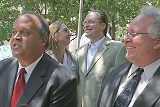 Michael Scott, center, with wife Jeannine, takes in his newfound freedom after he and co-defendant Robert Springsteen were released from jail June 24. The two are awaiting a retrial in the 1991 murder of four girls at a North Austin yogurt shop. Defense attorneys Tony Diaz (l) and Carlos Garcia talk to reporters.