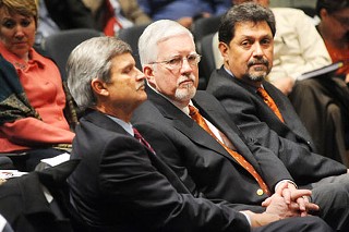 Take two: Andy Smith (center) and Juan C. González (r) Feb. 2