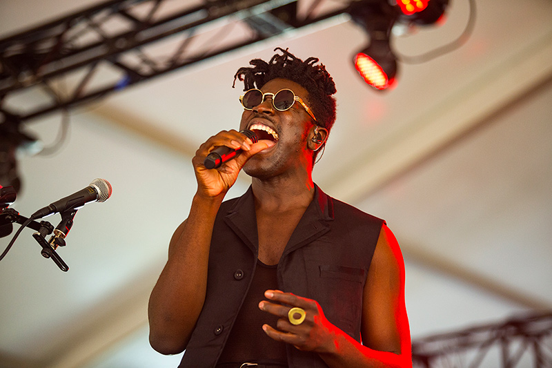 Video: Moses Sumney, 'Lonely World' –