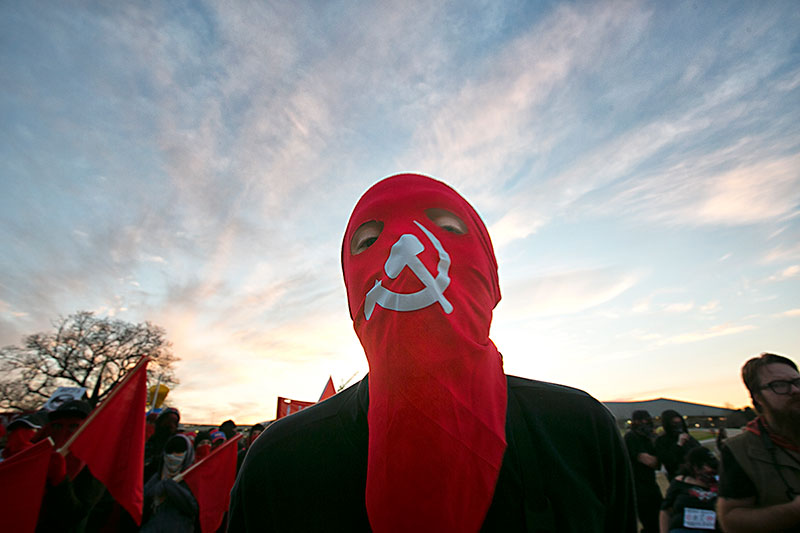 Anslået Ernæring newness Red Guards and the Modern Face of Protest: Agitators, disrupters, or  “anarchists,” these masked protesters represent a new resistance - News -  The Austin Chronicle