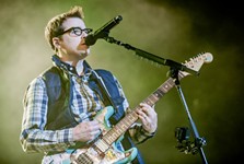 Weezer Blisses Out the Austin Music Hall