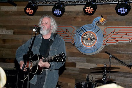 Texas Songwriting Legend Robert Earl Keen Announces Retirement From the Road