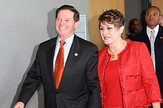 Tom DeLay, in a 2005 Travis County court appearance, with his wife, Christine