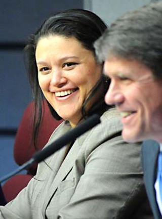 Meria Carstarphen (l)