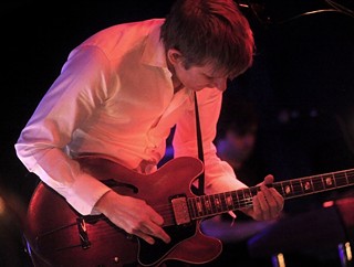 Spoon’s Britt Daniel sweating through the heat wave, 7.11.09