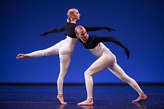 Happy feet: Kassie Kelly (l) and Kelsey Rondeau 
in Beach Birds