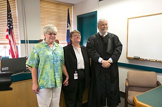 Deanne Croan (l) and
Ingrid Ellerbee, who have
been together for 17 years,
and Justice of the Peace Herb Evans