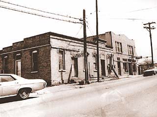 The building at 1010 E. 11th, shown here as it appeared in the Seventies, is more than 111 years old and is now one of the oldest commercial buildings on the Eastside. The Southern Dinette (far right) closed in 1988, and all but the west section of the structure (now Shoehorn Design) burned down three years later.<br>
(HB11thE1010Pich 00616)
