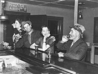 Saturday night in a saloon, Craigville, Minn., September 1937