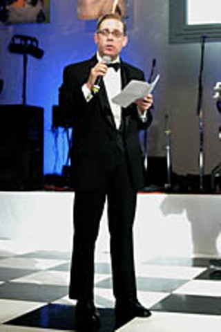 <i>Texas Monthly</i>'s Evan Smith making a heartfelt
plea at the annual Austin Children's Shelter benefit,
thrown by St. Thomas Boutique and St. Thomas Cheap Is
Chic<br>
(photo courtesy of Austin Children's Shelter)