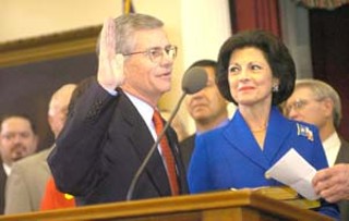 Tom Craddick, R-Midland, is sworn in for a second
term as speaker of the House while his wife Nadine
looks on.