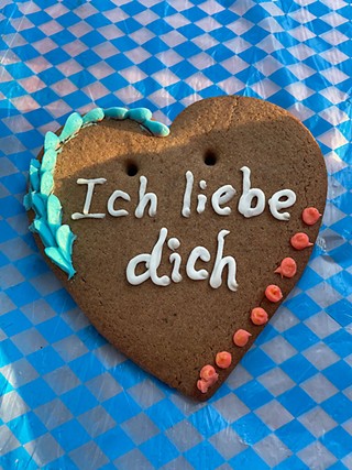 Le spin de Easy Tiger sur <i>lebkuchenherzen</i>“/></p>
<p>                Easy Tiger’s spin on <i>lebkuchenherzen</i> <span class=