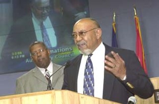 Former City Council Member Charles Urdy (at podium) 
receives a Distinguished Service Award on March 2 from 
the City Council, presented by current Mayor Pro Tem 
Danny Thomas (left). The awards followed a series of 
Black History Month events; awards were also presented 
to other African-Americans who served on the council, 
including Berl Handcox (the first black to be elected, in 
1971), Jimmy Snell (the first African-American mayor pro 
tem, elected 1975), Eric Mitchell (1994-97), and Willie 
Lewis (1997-2000). Urdy served from 1981 to 1985.