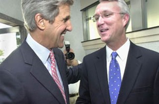 U.S. senator and 2004 Democratic presidential candidate John Kerry (l) came to Austin last Friday to stump for Democratic gubernatorial candidate Chris Bell.