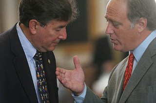 Austin legislators on the House floor: Rep. Elliott Naishtat (l) confers with Sen. Kirk Watson.