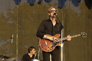 Sppon-men Jim Eno (l) and Britt Daniel at the ACL Music Fest 2007