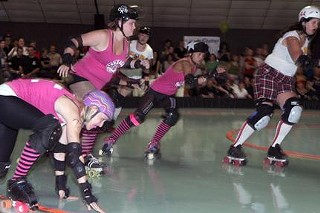 Clash of the jammers: Yellow Die of the Hell Marys and Lucille Brawl of the Hotrod Honeys take on turn 2