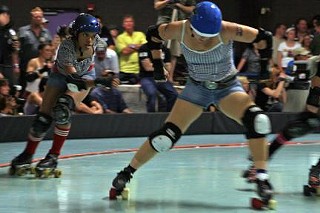 Clash of the jammers: Yellow Die of the Hell Marys and Lucille Brawl of the Hotrod Honeys take on turn 2