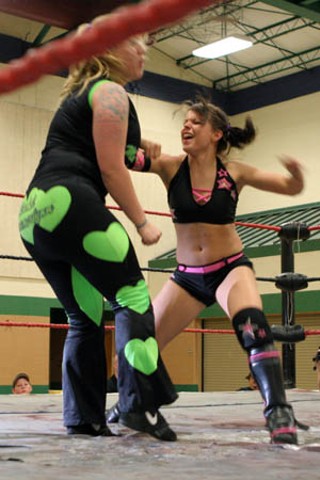 Rachel Summerlyn (l) and the feisty Portia Perez duke it out.