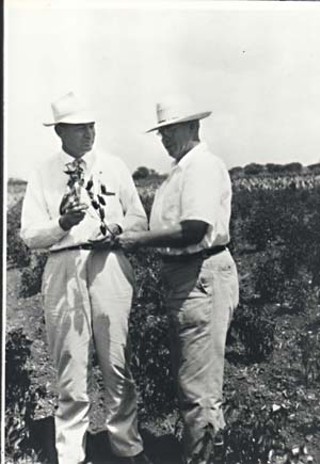 David Pace (l) with an unidentified pepper grower