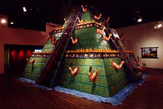 <i>El Nino's Pyramid</i>