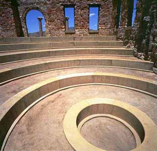 This amphitheatre was designed by Jesús Bautista Moroles for his Cerrillos Cultural Center in New Mexico. The open-air structure resembles a Pueblo Indian kiva.