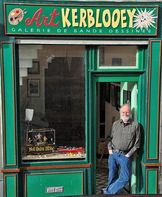 Gilbert Shelton in front of his studio Art Kerblooey, 9 Rue François de Neufchâteau, Paris, France