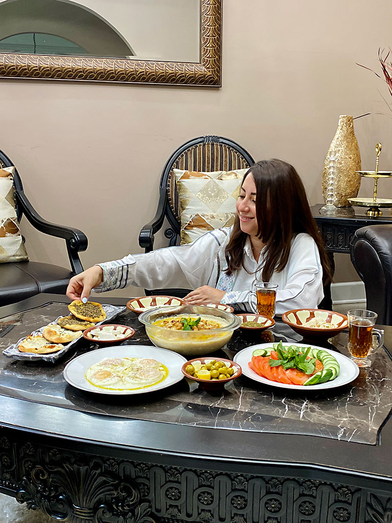 أين تجد فطورًا عربيًا في أوستن: الزعتر واللبنة والفتحة هم نجوم الدهن ، لكن الأمر يتعلق حقًا بقضاء وقت ممتع معًا – الطعام.
